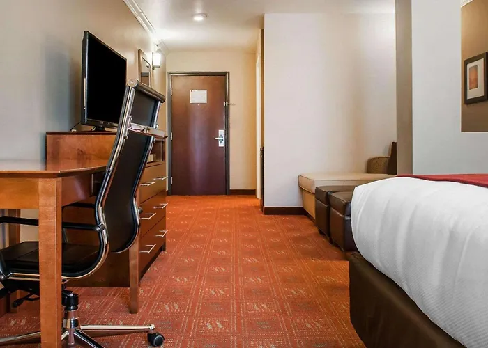 Comfort Suites Farmington